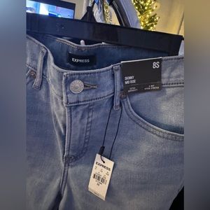 Express 8S skinny mid rise with 4 way stretch. New with tags - never worn